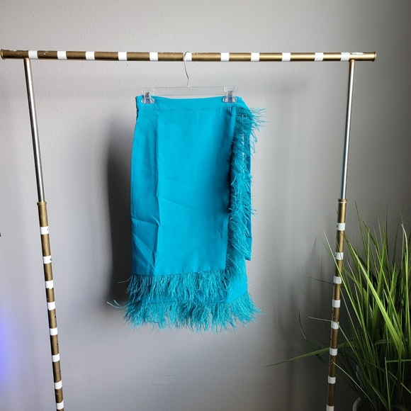 Feather wrap skirt - Picture 3 of 5